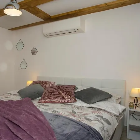 Old Center Stone House Διαμέρισμα *