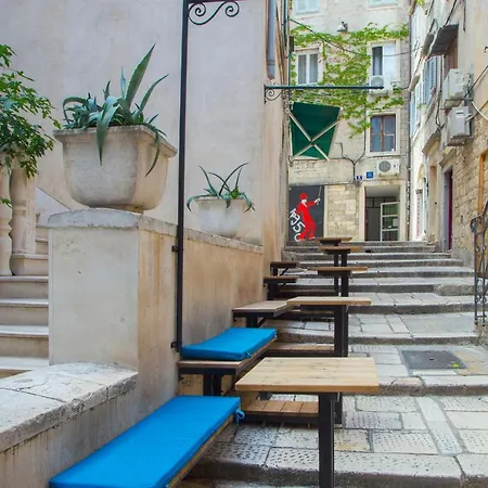 Old Center Stone House Σπλιτ