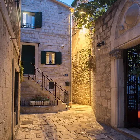 Old Center Stone House Appartamento