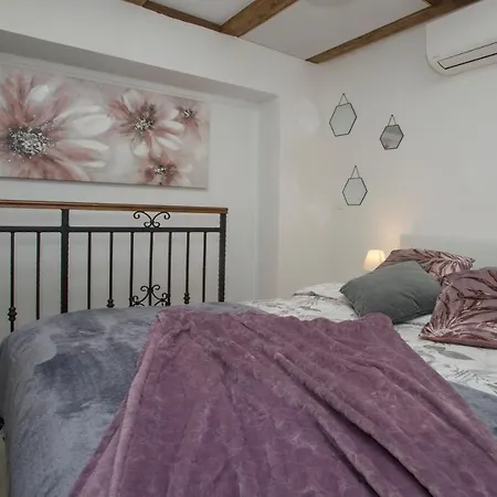 شقة Old Center Stone House سبليت