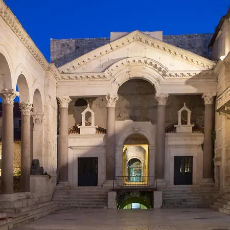 شقة Old Center Stone House *