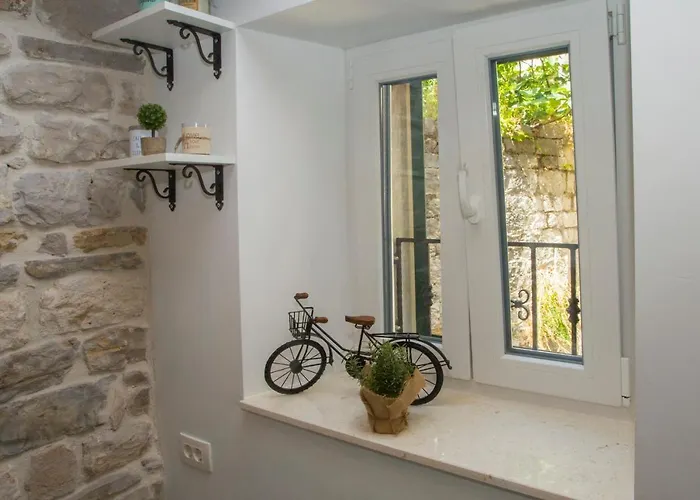 Old Center Stone House