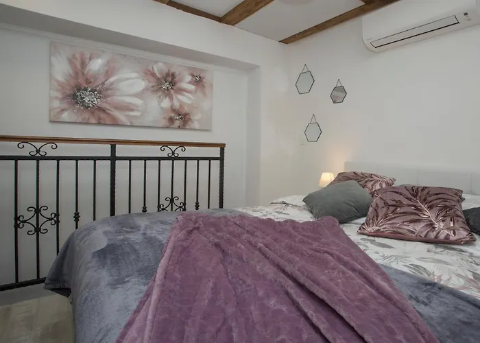 Apartman Old Center Stone House Split