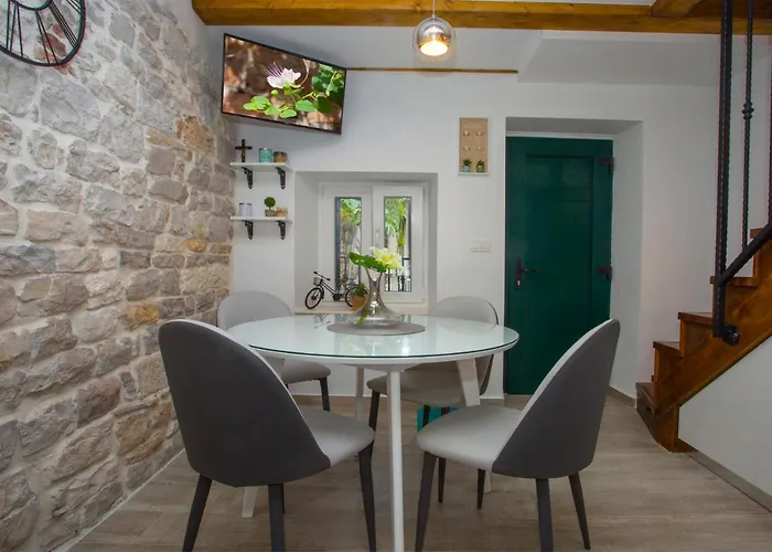 Old Center Stone House