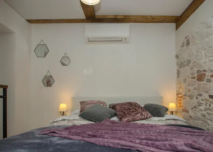 Old Center Stone House