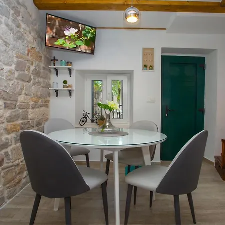 Old Center Stone House