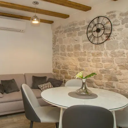 Old Center Stone House Appartamento Spalato